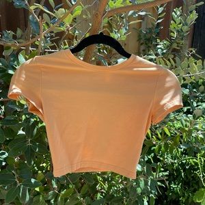 Aritzia TNA crop tshirt